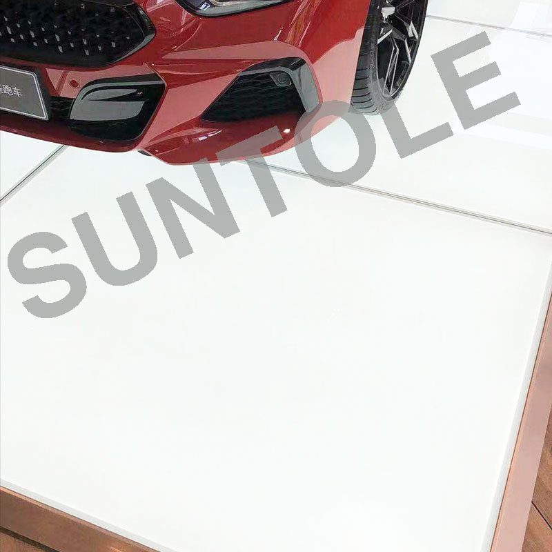 How could the display platform be illuminated uniformly